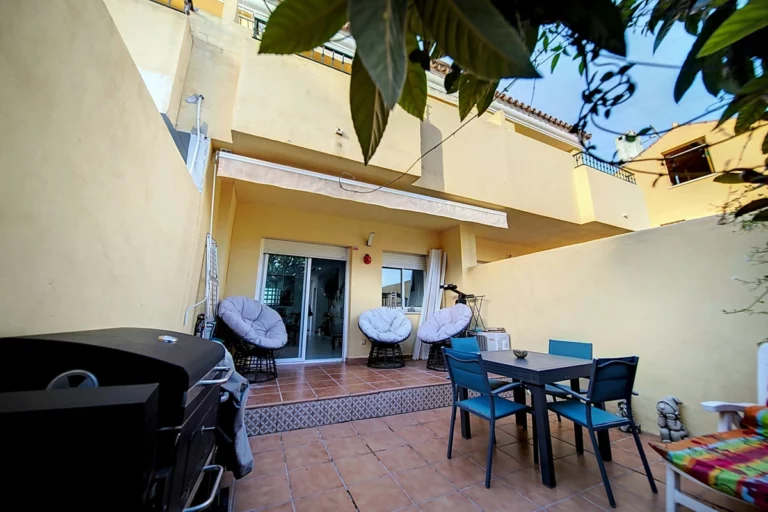 R4917583 | Townhouse in El Padron – 3 beds, 2.5 baths