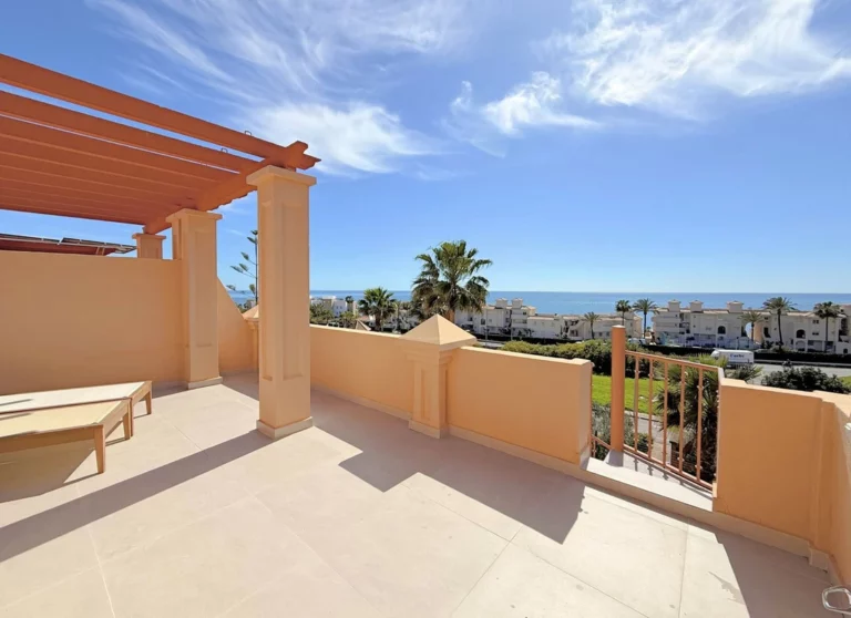 R4994476 | Townhouse in Estepona – 3 beds, 3 baths
