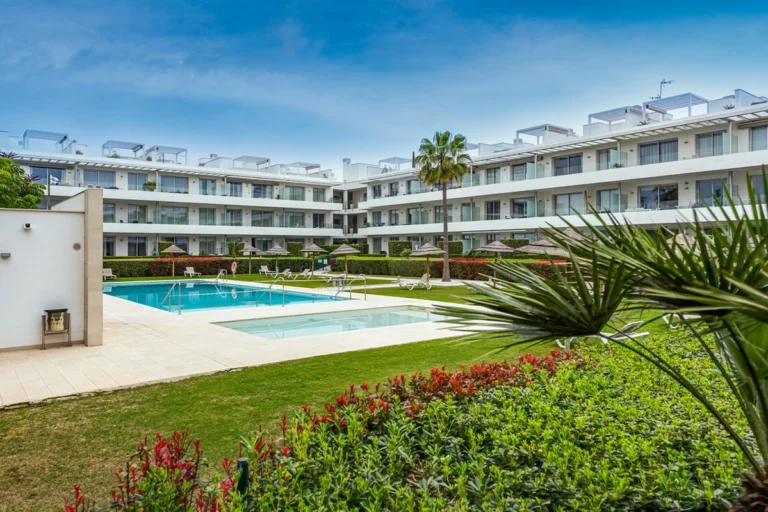 R5162686 | Ground Floor Apartment in Estepona – 2 beds, 2 baths
