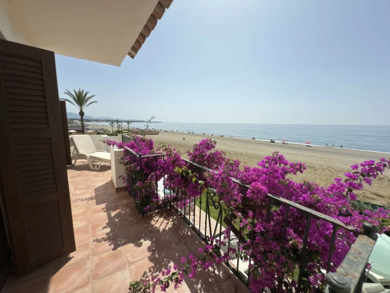 R5156122 | Semi-Detached House in Estepona – 5 beds, 3 baths
