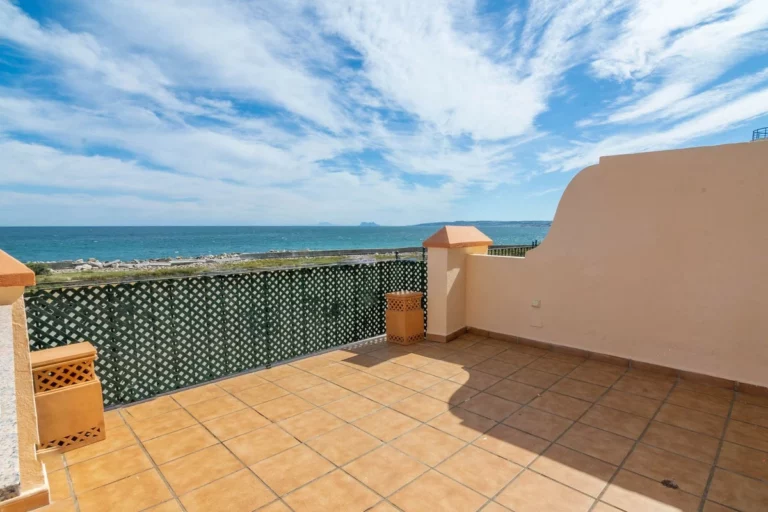 R4745116 | Townhouse in Estepona – 4 beds, 3 baths