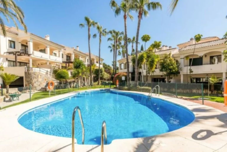 R5150860 | Townhouse in Atalaya – 4 beds, 3.5 baths