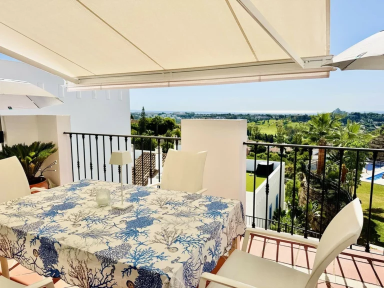 R5164672 | Penthouse in El Paraiso – 2 beds, 2 baths