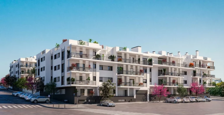 R5026783 | Middle Floor Apartment in Estepona – 2 beds, 2 baths