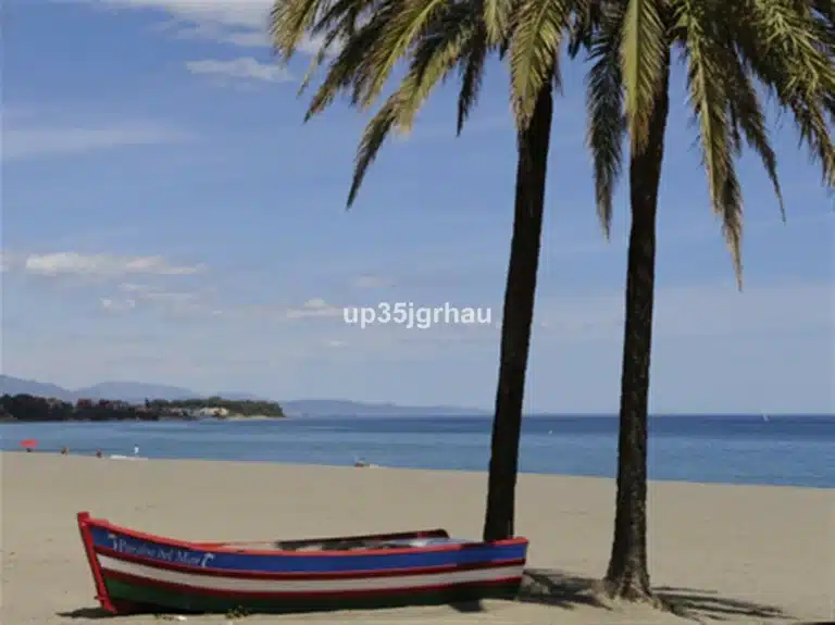 R5167375 | Townhouse in Estepona – 4 beds, 4 baths