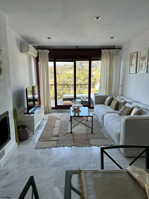 R5105470 | Middle Floor Apartment in Estepona – 2 beds, 2 baths