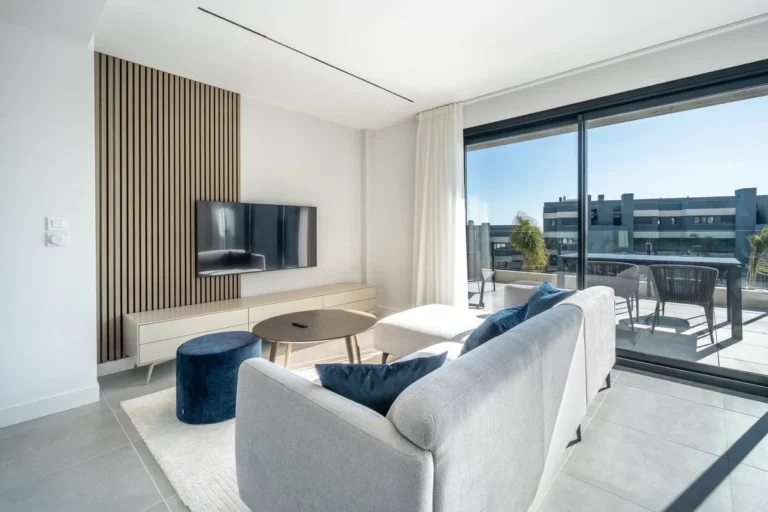 R5156251 | Middle Floor Apartment in Estepona – 2 beds, 2 baths