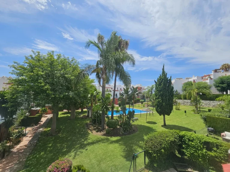 R5081449 | Townhouse in Estepona – 4 beds, 4 baths