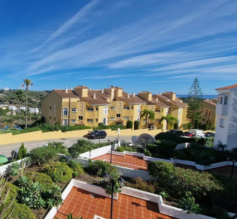 R5153194 | Middle Floor Apartment in Bel Air – 2 beds, 2 baths