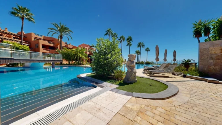 R5152066 | Middle Floor Apartment in Estepona – 2 beds, 2 baths