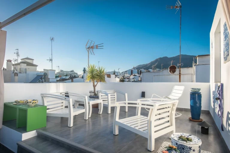 R5162305 | Penthouse in Estepona – 2 beds, 2 baths