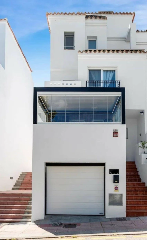 R5045011 | Semi-Detached House in Estepona – 4 beds, 3 baths