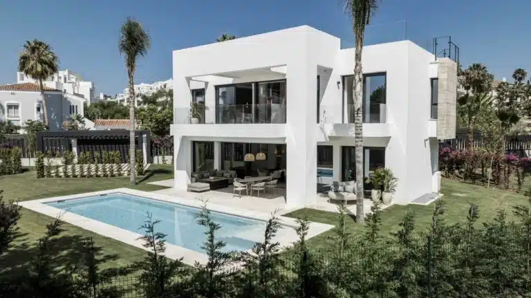 R5170930 | Detached Villa in Atalaya – 4 beds, 4 baths