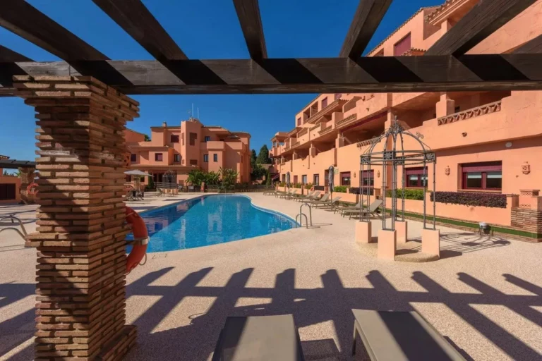 R5201350 | Ground Floor Apartment in El Paraiso – 2 beds, 1 baths