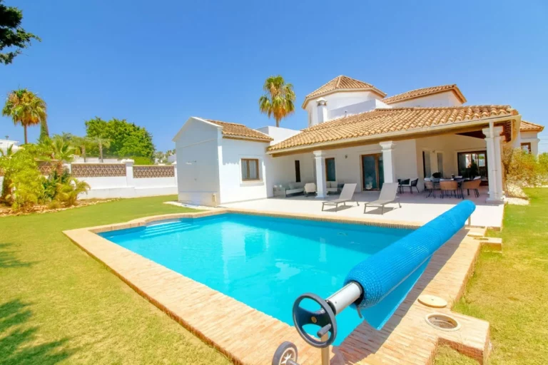 R5074183 | Detached Villa in El Paraiso – 3 beds, 3 baths