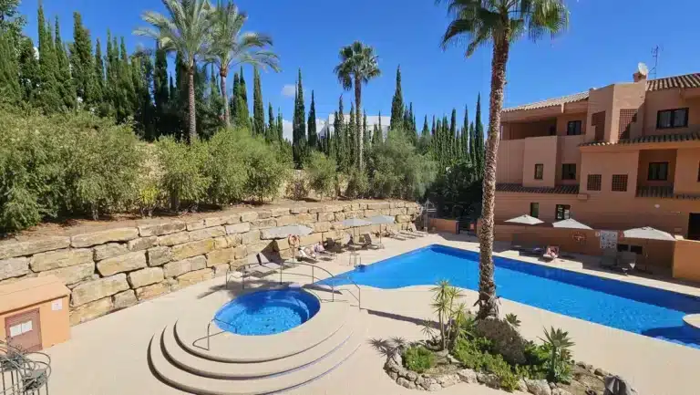 R5171689 | Middle Floor Apartment in Estepona – 1 beds, 1 baths