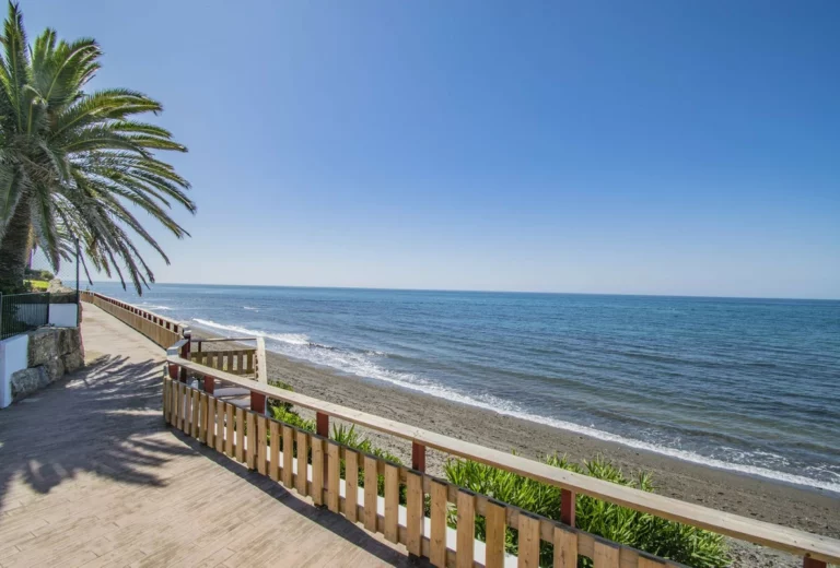 R5200156 | Townhouse in Estepona – 3 beds, 2.5 baths