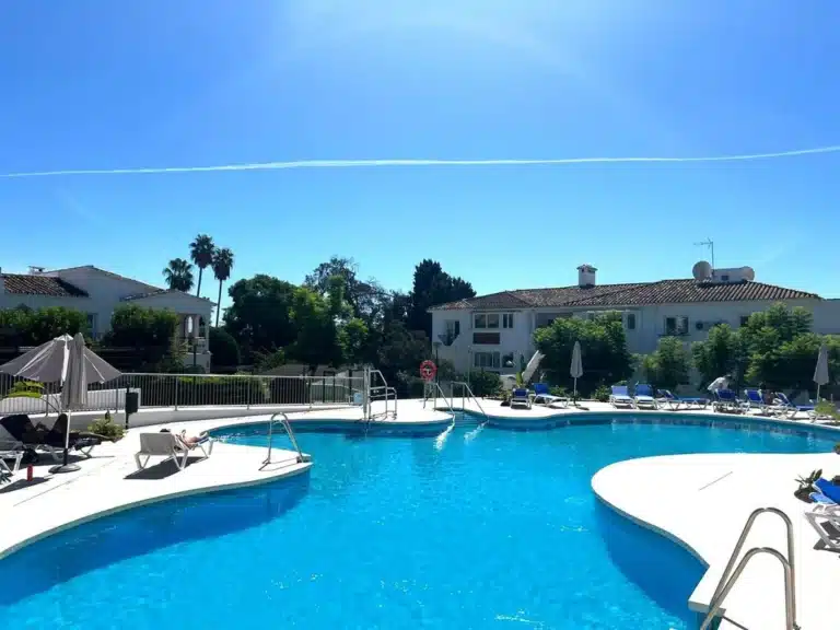 R5182573 | Top Floor Apartment in El Paraiso – 1 beds, 1 baths