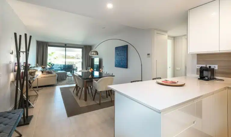 R4386661 | Middle Floor Apartment in Selwo – 2 beds, 2 baths