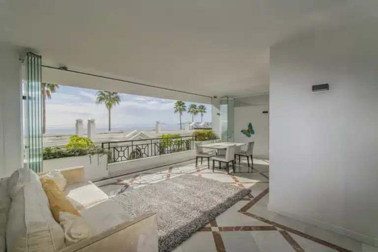 R5032327 | Ground Floor Apartment in Estepona – 3 beds, 3 baths
