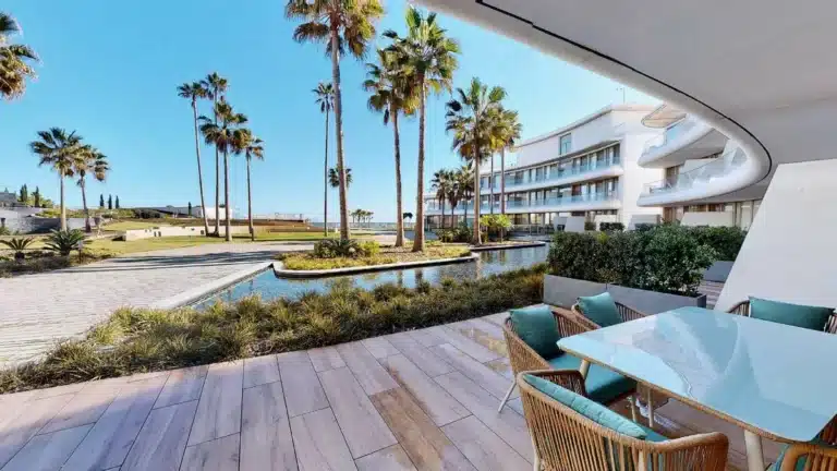 R5180068 | Ground Floor Apartment in Estepona – 2 beds, 2 baths