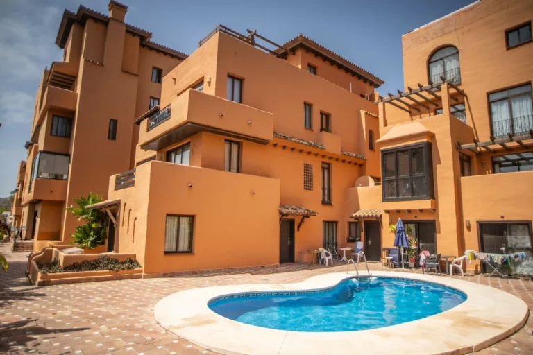 R5146948 | Middle Floor Apartment in El Paraiso – 2 beds, 2 baths