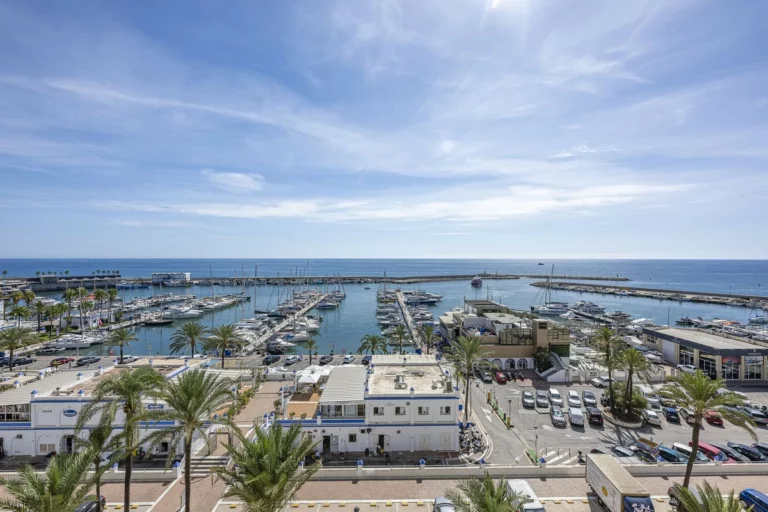 R5180164 | Middle Floor Apartment in Estepona – 2 beds, 2 baths
