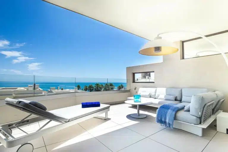 R5187808 | Middle Floor Apartment in Estepona – 2 beds, 2 baths