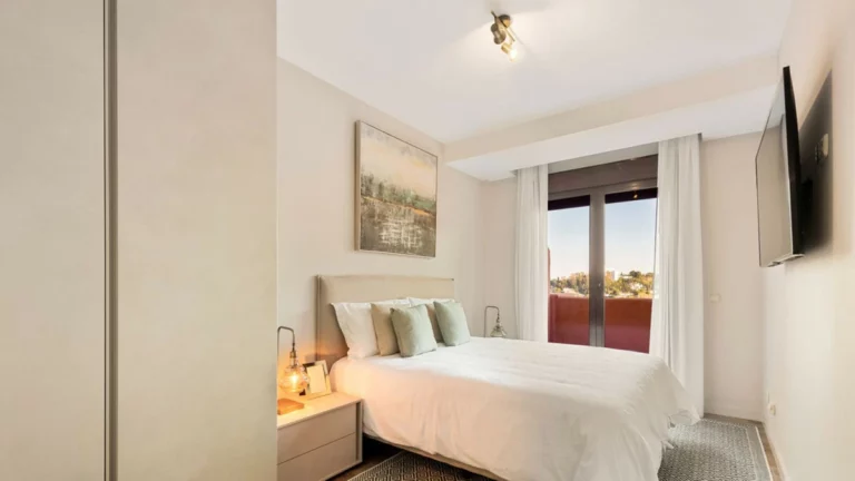 R4991704 | Top Floor Apartment in El Paraiso – 2 beds, 2 baths