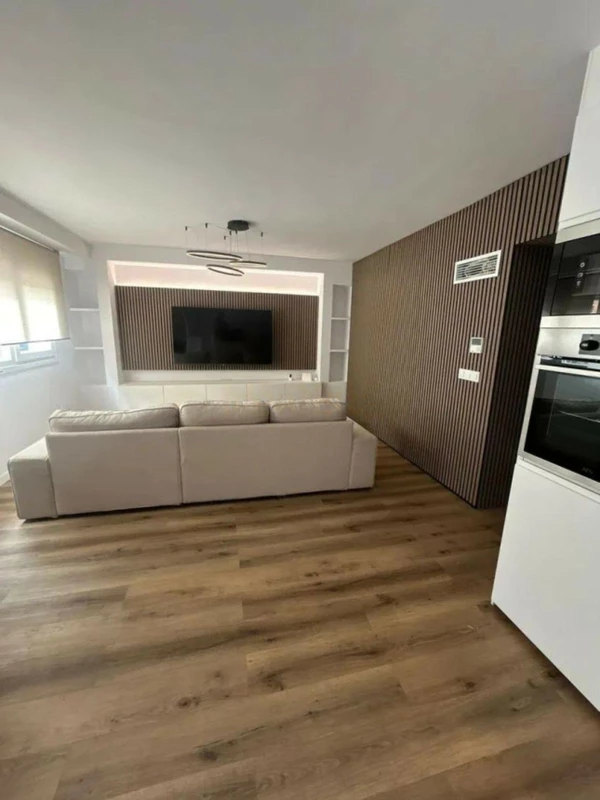 R5183008 | Middle Floor Apartment in Estepona – 3 beds, 1 baths