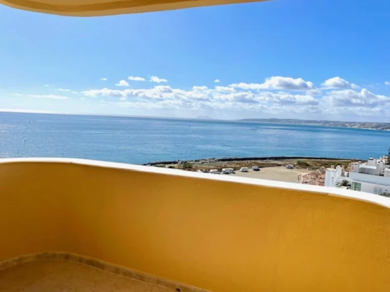 R5192164 | Middle Floor Apartment in Estepona – 1 beds, 1 baths