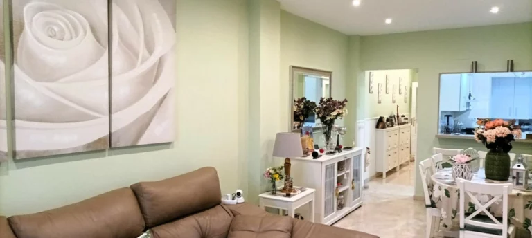 R5188366 | Middle Floor Apartment in Estepona – 3 beds, 2 baths