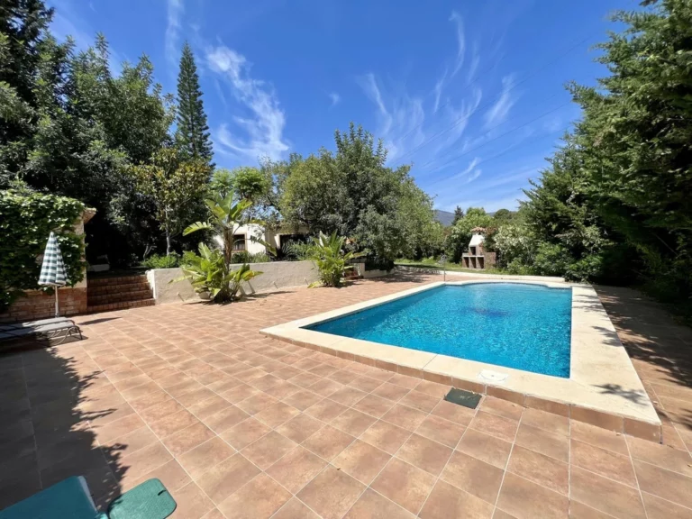 R4325152 | Detached Villa in Estepona – 2 beds, 1.5 baths