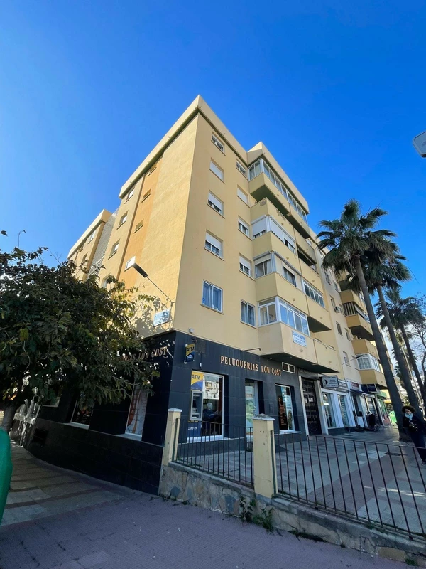 R4955572 | Middle Floor Apartment in Estepona – 3 beds, 2 baths