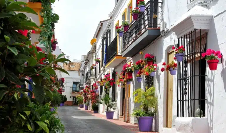 R5182273 | Middle Floor Apartment in Estepona – 1 beds, 1 baths