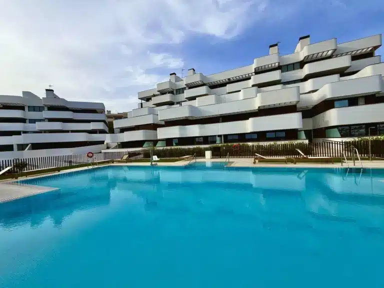 R5193751 | Ground Floor Apartment in Estepona – 2 beds, 2 baths