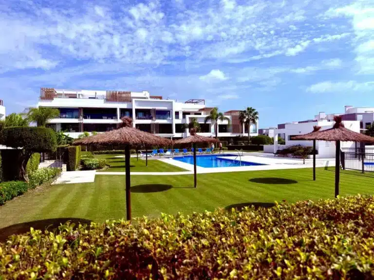 R5191804 | Ground Floor Apartment in Estepona – 2 beds, 2 baths