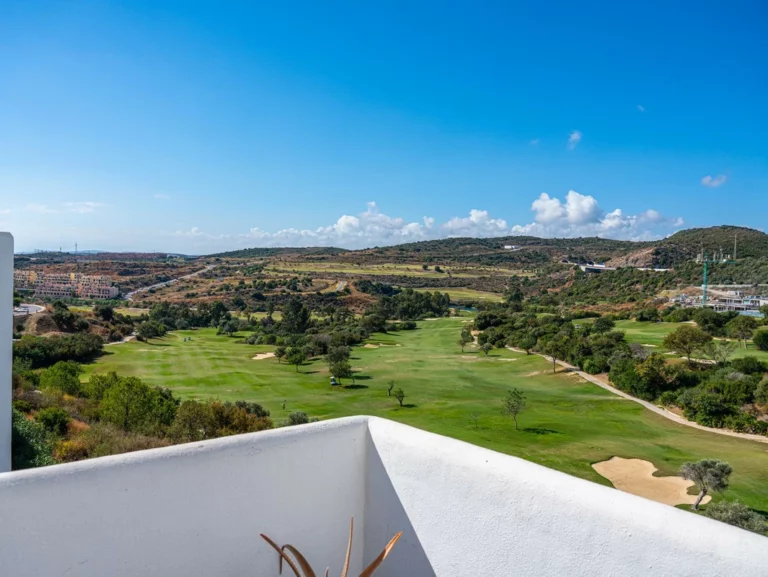 R5158906 | Top Floor Apartment in Estepona – 2 beds, 2 baths