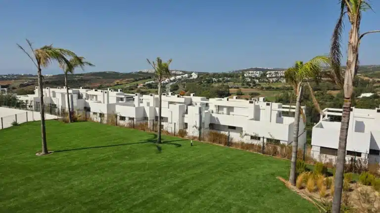 R5130898 | Middle Floor Apartment in Estepona – 2 beds, 2 baths