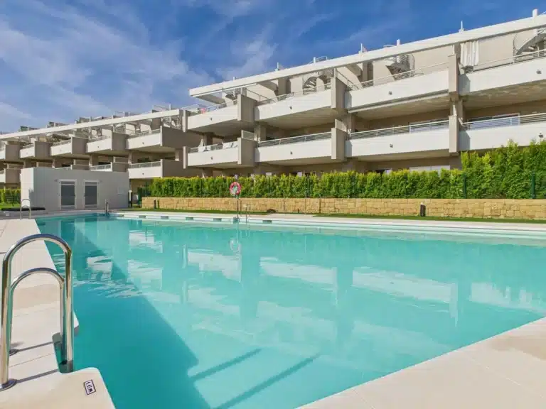 R5195314 | Ground Floor Apartment in Estepona – 2 beds, 2 baths