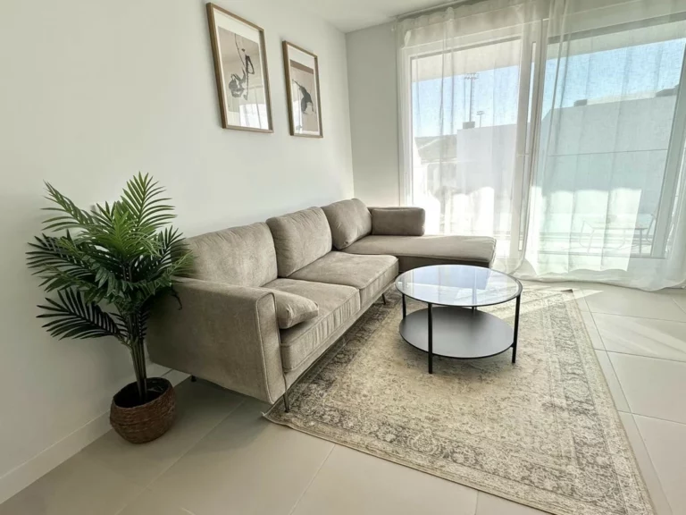 R5045368 | Middle Floor Apartment in Estepona – 2 beds, 2 baths