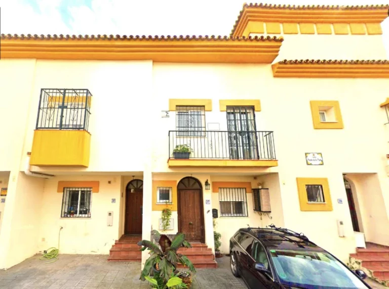 R5199937 | Townhouse in Estepona – 3 beds, 3 baths