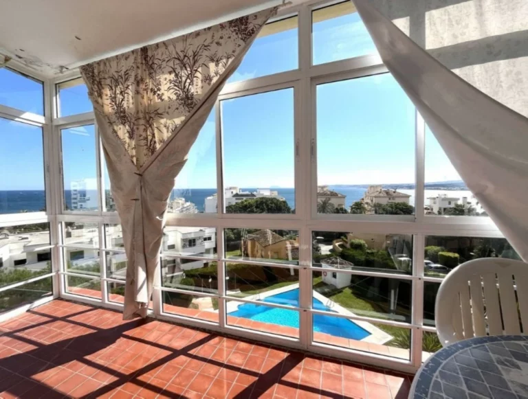 R5056708 | Middle Floor Apartment in Estepona – 3 beds, 2 baths