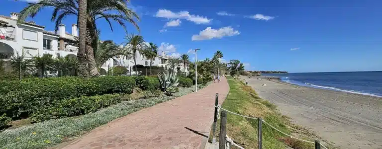 R4875811 | Middle Floor Apartment in Estepona – 1 beds, 1 baths