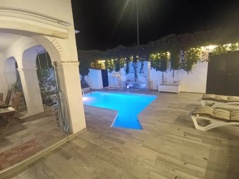 R5189416 | Townhouse in Estepona – 4 beds, 4 baths
