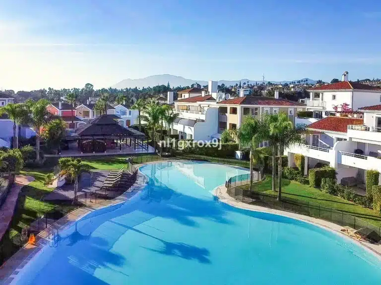 R5196553 | Ground Floor Apartment in Estepona – 2 beds, 2 baths