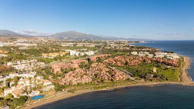 R5003953 | Penthouse in Estepona – 3 beds, 3 baths