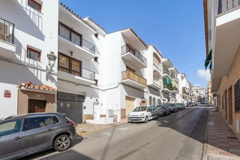 R5064310 | Townhouse in Estepona – 5 beds, 3 baths