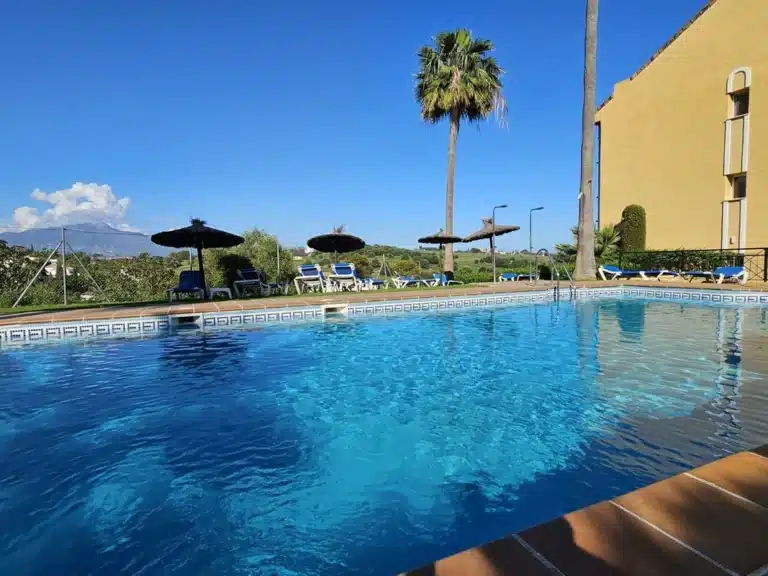 R5193736 | Middle Floor Apartment in Bel Air – 2 beds, 2 baths