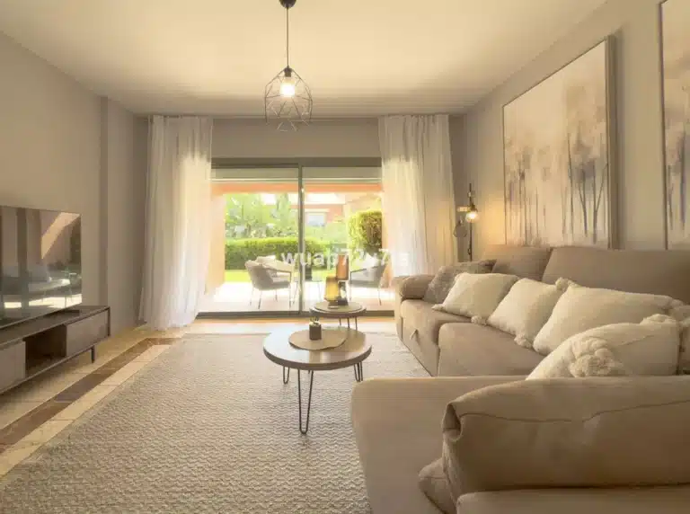 R5173753 | Ground Floor Apartment in Estepona – 3 beds, 3 baths